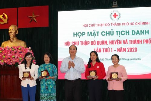 Chủ tịch danh dự Hội Chữ thập đỏ là cầu nối để chăm lo tốt hơn cho người dân khó khăn