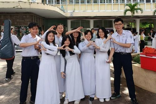 Lễ tri ân nhiều cảm xúc của hơn 900 học sinh Trường THPT chuyên Trần Đại Nghĩa