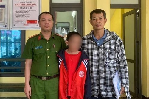Hà Nội: Giải cứu cháu bé có ý định nhảy cầu Thăng Long tự tử