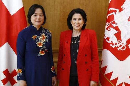 Đại sứ Phạm Thái Như Mai trình Thư ủy nhiệm lên Tổng thống Georgia