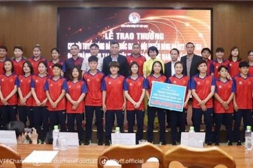SEA Games 32: VFF trao tiền thưởng cho đội tuyển nữ và U22 Việt Nam
