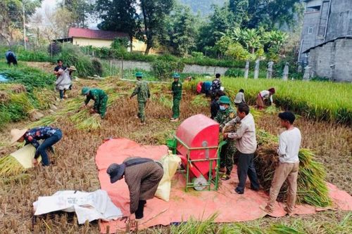 BĐBP gắn bó máu thịt với nhân dân khu vực biên giới