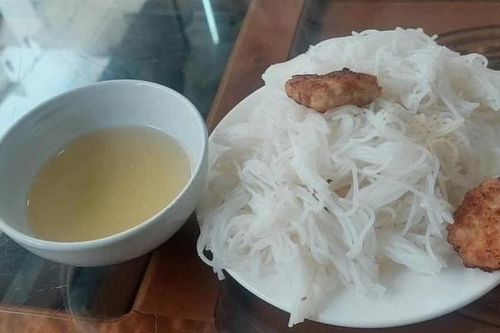 Bán suất bún '35 nghìn chỉ có 2 miếng chả' nhà hàng ở Sầm Sơn bị nhắc nhở