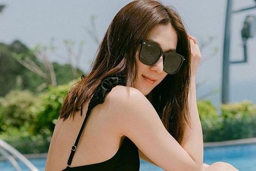 Chung Gia Hân khoe dáng hoàn hảo của bà mẹ 3 con