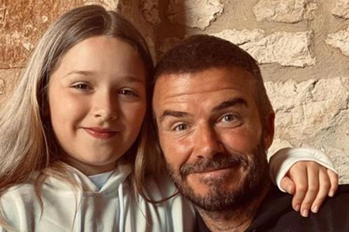 Victoria Beckham cấm con gái Harper trang điểm khi ra đường