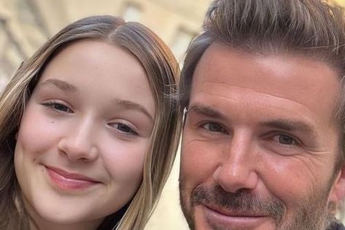 Con gái 12 tuổi của Beckham bị cấm trang điểm khi ra đường