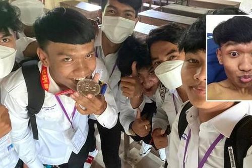 CĐV Campuchia có thể kiếm được 1,2 tỷ đồng từ tấm huy chương bị trung vệ U22 Thái Lan ném đi