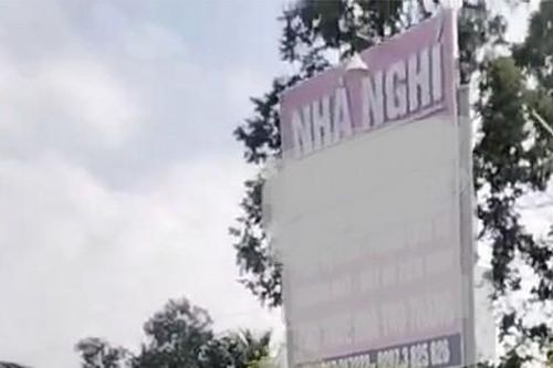 Nữ phó chánh văn phòng sở bị phát hiện ở chung phòng nhà nghỉ với chồng người khác