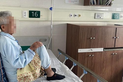 Tốn tiền tỷ kéo dài sự sống, bệnh nhân ung thư đứng giữa 'ngã ba đường'