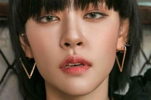 Nữ thần tượng tiết lộ cuộc sống như 'ngục tù' ở showbiz Hàn