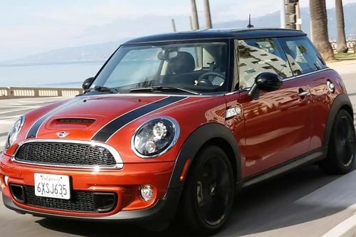 Mini triệu hồi gần 100 nghìn xe Cooper và Clubman vì nguy cơ cháy nổ