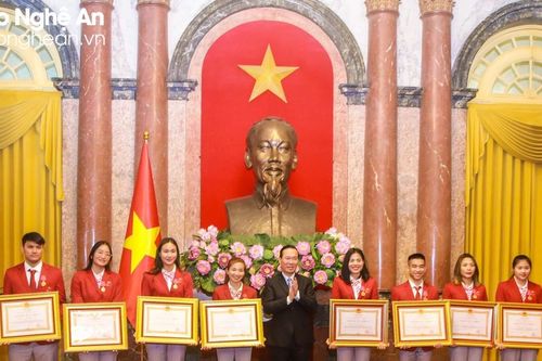 Chủ tịch nước Võ Văn Thưởng biểu dương các 'gương mặt vàng' của Đoàn Thể thao Việt Nam
