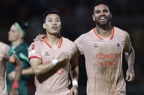 V. League và câu chuyện cầu thủ đa năng