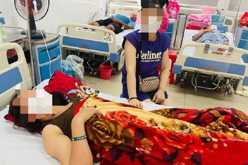 Người phụ nữ 58 tuổi suy hô hấp do bị kẹt đầu trong thang máy