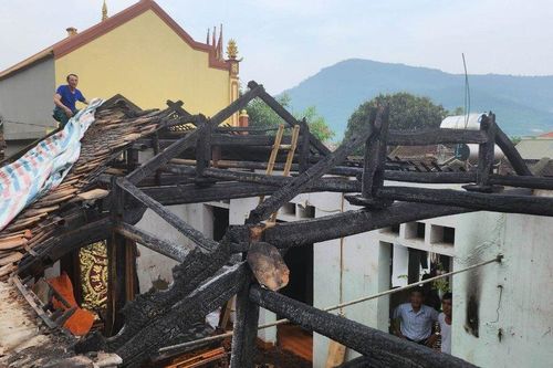 Thanh Hóa: Ngôi nhà có nhiều đồ vật tự bốc cháy đã bị lửa thiêu rụi