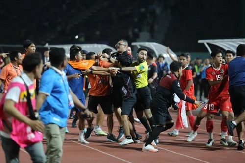 FAT ra án phạt nặng với HLV và cầu thủ ẩu đả trong trận chung kết SEA Games