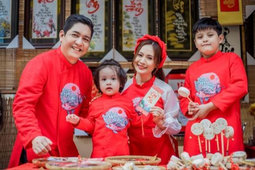 Vợ chồng Thanh Thúy - Đức Thịnh thẳng thắn chia sẻ về chuyện kiểm soát con cái sử dụng nền tảng MXH