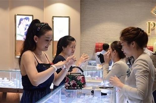 Sức mua yếu khiến lợi nhuận PNJ sụt giảm