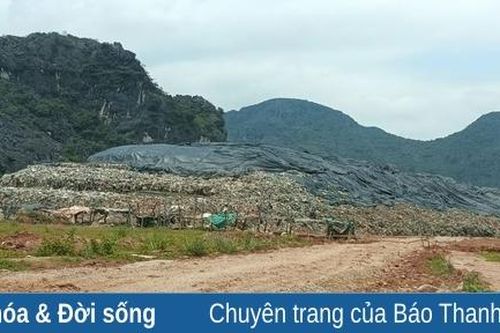 Nắng nóng, dân khổ vì bãi rác bốc mùi