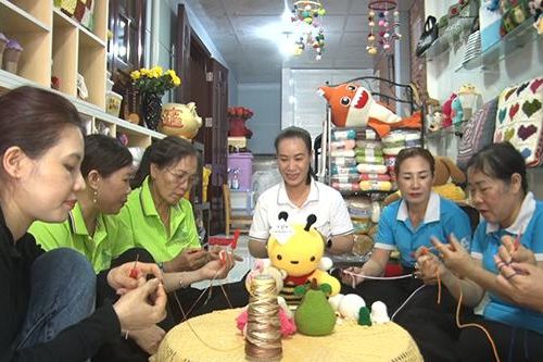 Giỏ xách, búp bê 'handmade': Vừa thỏa đam mê, vừa thêm thu nhập