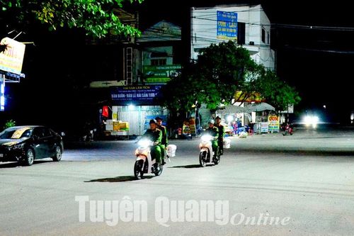Cảnh báo thủ đoạn kẻ gian đập kính xe ô tô trộm cắp tài sản
