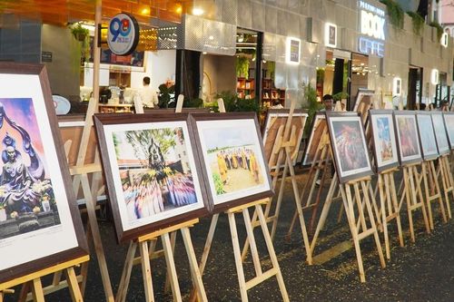 Trao giải và khai mạc triển lãm ảnh 'Phật giáo với hòa bình' tại Đường sách TP.HCM