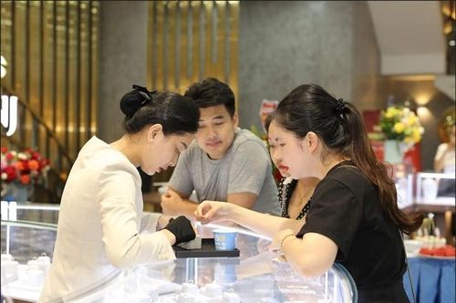 Sức mua yếu, lợi nhuận của Vàng bạc Đá quý Phú Nhuận giảm sút