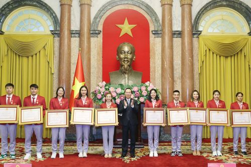 Chủ tịch nước biểu dương các 'gương mặt vàng' của thể thao Việt Nam tại Sea Games 32