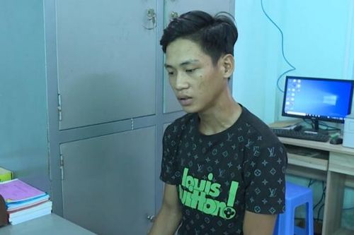 Dụ bé gái làm quen qua mạng 'ăn trái cấm'