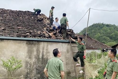 Hỗ trợ người dân khắc phục hậu quả do mưa giông, lốc xoáy