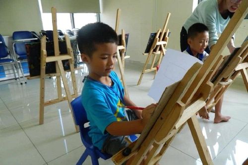 Phụ huynh TP.HCM chi tiền triệu cho con tham gia khóa bán trú hè