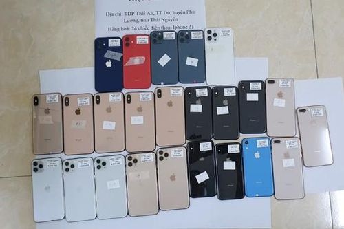 Một tiểu thương thu mua điện thoại Iphone trôi nổi trên thị trường về bán kiếm lời