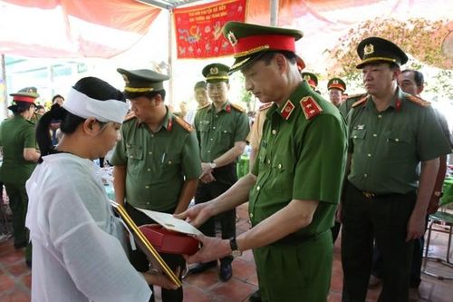 Cấp Bằng Tổ quốc ghi công cho Thiếu tá CSGT ở Long An hy sinh khi làm nhiệm vụ