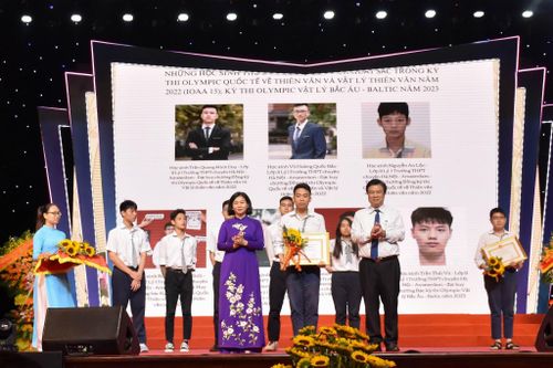 Hà Nội dẫn đầu cả nước trong kỳ thi học sinh giỏi quốc gia và quốc tế