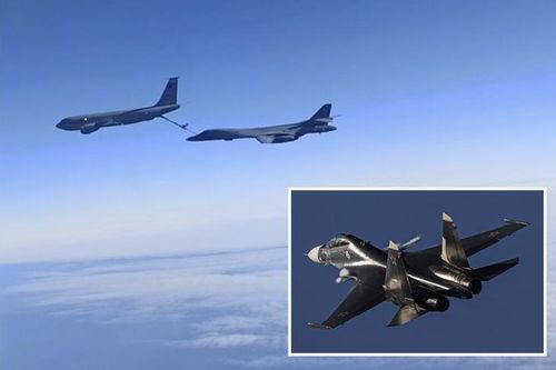 Chiến đấu cơ Nga chặn hai oanh tạc cơ Mỹ trên Biển Baltic