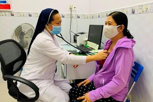 Hướng tới Đại hội đại biểu toàn quốc 'Người Công giáo Việt Nam xây dựng và bảo vệ tổ quốc' lần thứ VIII, giai đoạn 2023-2028: Những y - bác sĩ đội khăn lúp