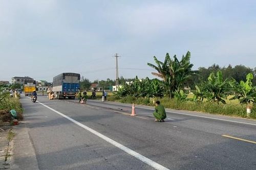 Người phụ nữ bị tử vong sau khi xảy ra va chạm với xe tải