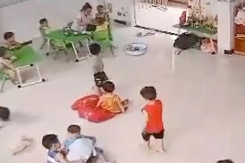 Đồng Nai: Cho thôi việc cô giáo mầm non vì đánh trẻ em