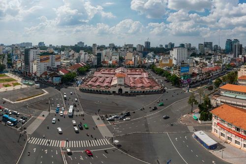 Cả trăm mặt bằng quanh chợ Bến Thành vắng khách thuê