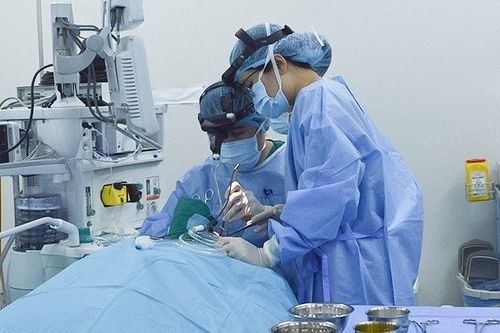 Ngủ ngáy suốt 20 năm vì amidan sưng to che đường thở