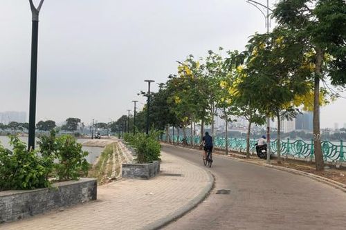 Đường ven hồ Tây khoác áo mới