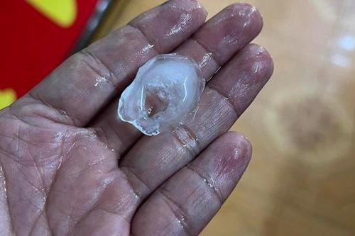 Mưa đá xuất hiện ở huyện vùng cao Quảng Ngãi