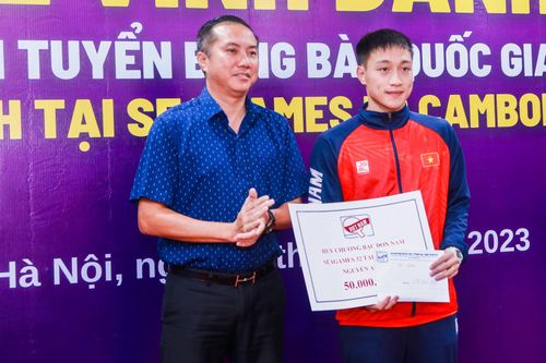 Trao hơn 600 triệu đồng tiền thưởng cho đội tuyển bóng bàn quốc gia đạt thành tích tại SEA Games 32
