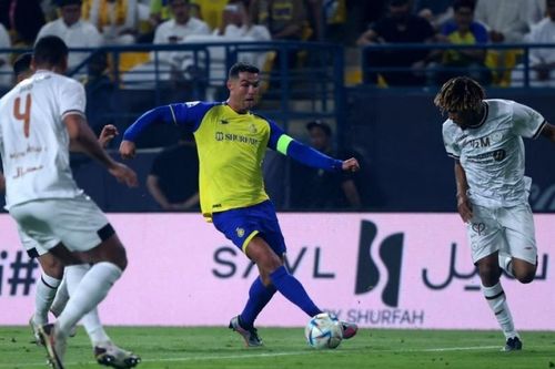 Ronaldo lập 'siêu phẩm', tự phá kỷ lục ở tuổi 38, giúp Al Nassr nuôi hy vọng vô địch