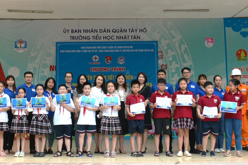 Tuyên truyền về tiết kiệm điện cho hơn 850 giáo viên, học sinh