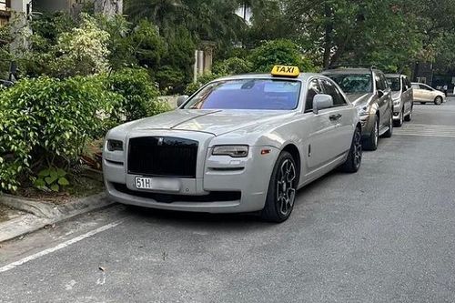 Rolls-Royce Ghost tiền tỷ gắn mác 'taxi' của đại gia Sài Gòn