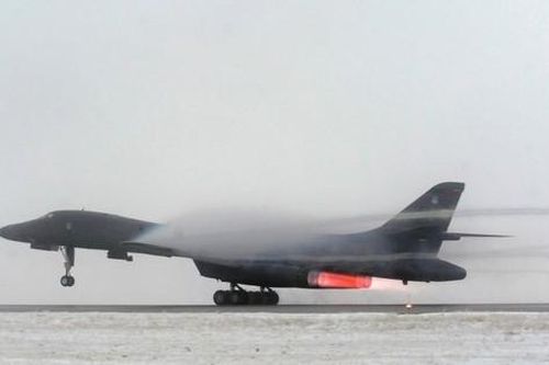 Nga điều tiêm kích Su-27 chặn bộ đôi máy bay ném bom Mỹ trên Biển Baltic