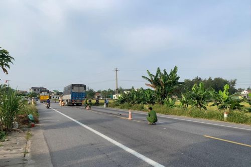 Va chạm với xe tải, một phụ nữ tử vong