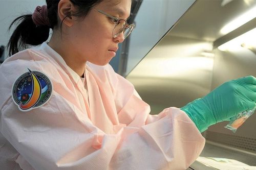 Mỹ: Thử nghiệm thuốc điều trị ung thư trong không gian