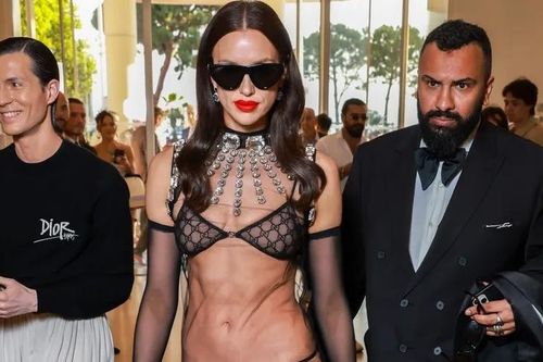 Đỏ mặt với trang phục 'kiệm vải' của tình cũ Cristiano Ronaldo ở Cannes